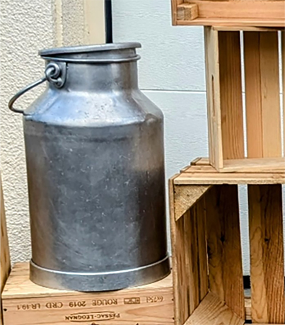 Grand Pot à Lait Ancien